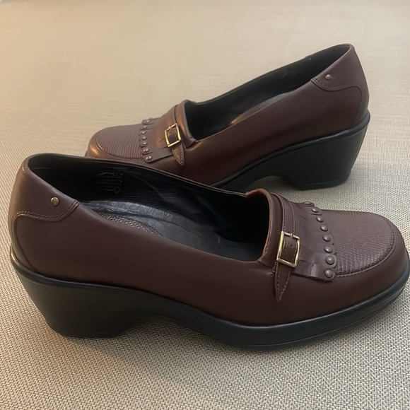 Dansko Brown Leather Kilted Tassel Loafers Size 38 - Picture 14 of 14